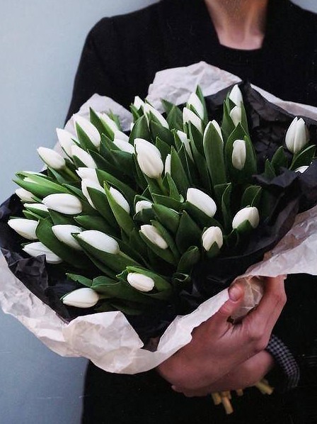 Букет «Дуду» с белыми гладкими тюльпанами, от 3500 руб. фото 2 — Городской букет