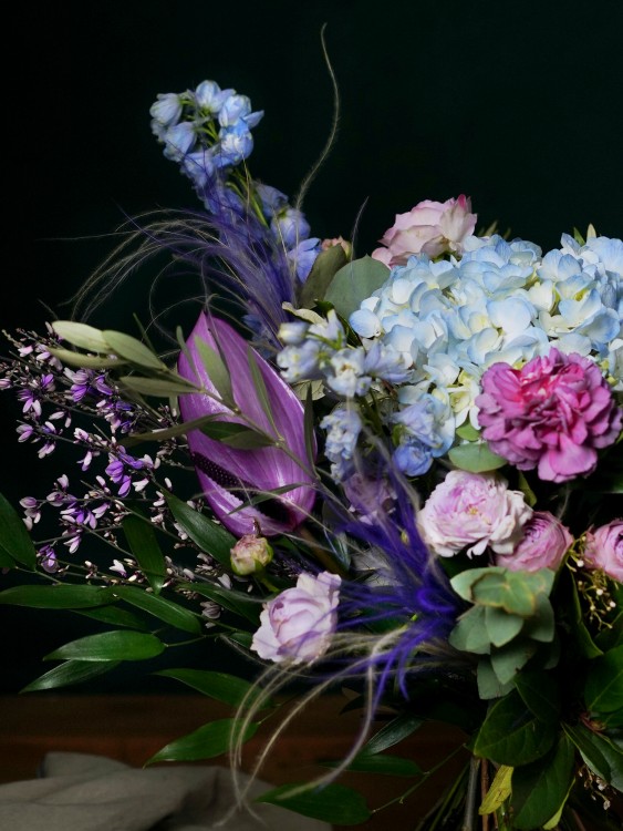 Букет «Принцесса Фиалка» в сказочной нежно-голубой и сиреневой гамме — Городской букет