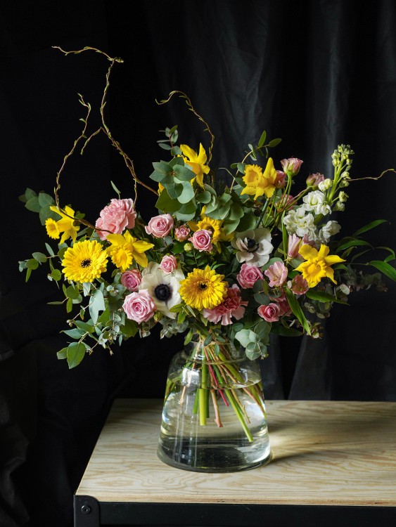 Букет «Марфа» с весенними нарциссами в розовой гамме — Городской букет