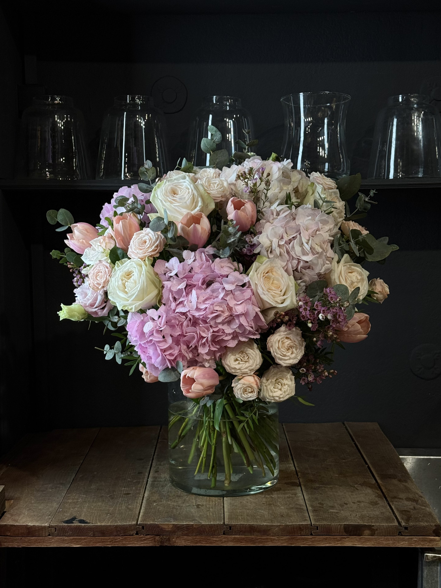 Элегантный букет с гортензией и розами фото 1 &mdash; Городской букет