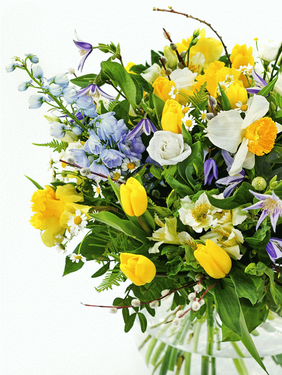 Букет «Флора» с весенними нарциссами и нежно-голубыми цветами — Городской букет