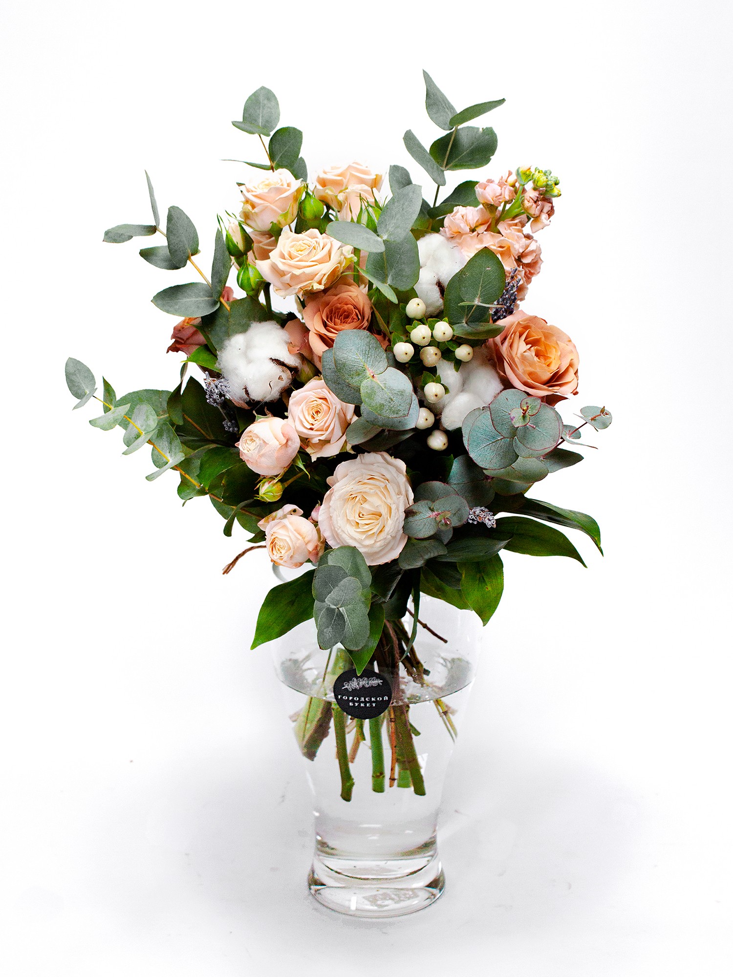 Букет «Лалит» из винтажных роз, эвкалипта и хлопка фото 1 — Городской букет