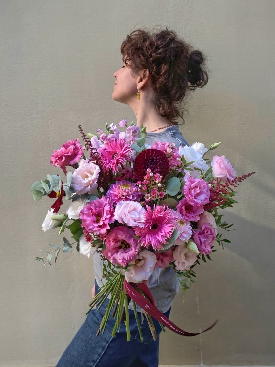 Букет «Малиновый рассвет» в сочной ягодной гамме — Городской букет