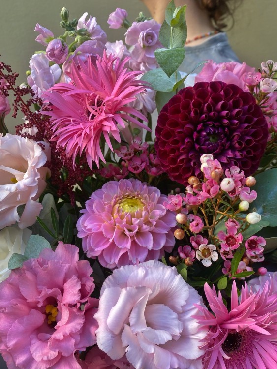 Букет «Малиновый рассвет» в сочной ягодной гамме — Городской букет