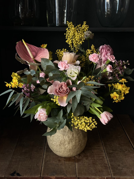 Букет с мимозой и тюльпанами фото 1 &mdash; Городской букет