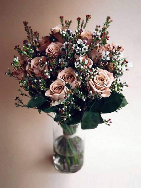 Букет «Карамельная Кайли» с розами Капучино/Cappucino фото 1 — Городской букет