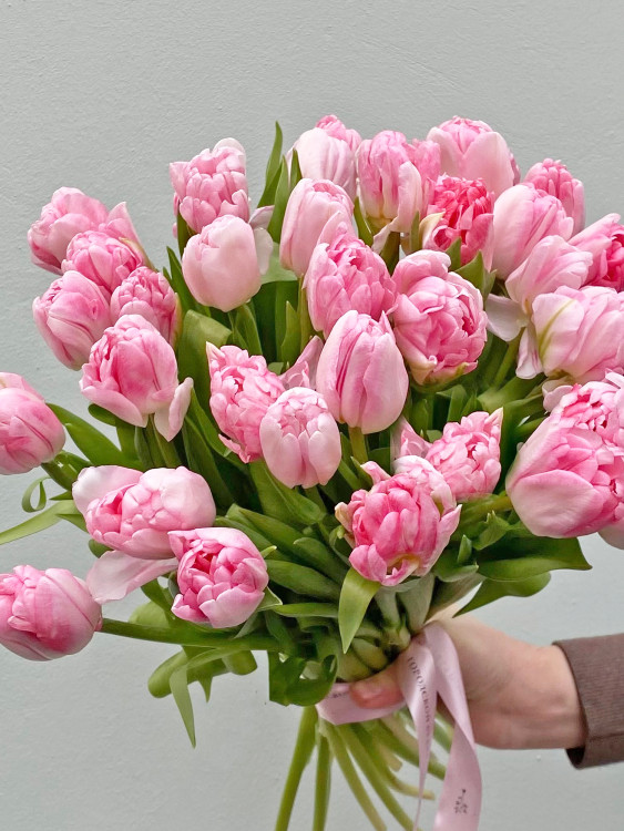 Букет «Фокстрот» из розовых пионовидных тюльпанов, от 5850 руб. &mdash; Городской букет