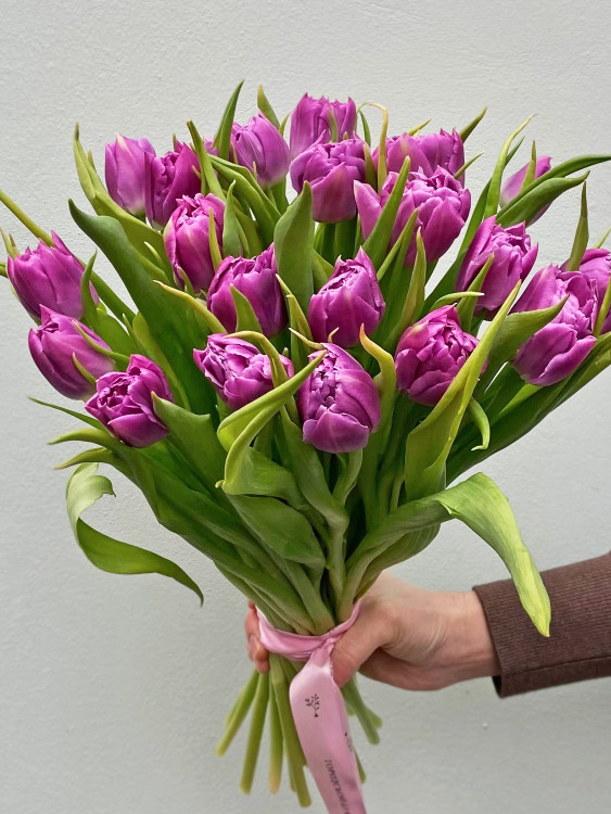 Букет «Мажента» из сиреневых пионовидных тюльпанов, от 3750 руб. — Городской букет
