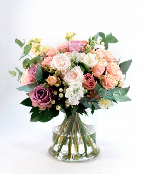  Элегантный букет «Гретта» с розами и эвкалиптом фото 3 — Городской букет