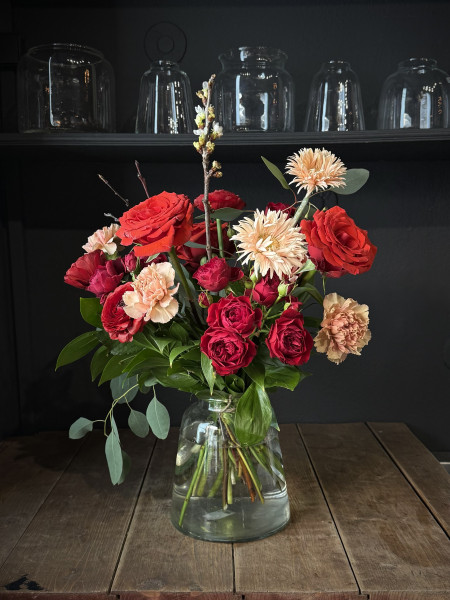 Букет в красно-кремовой гамме фото 1 &mdash; Городской букет