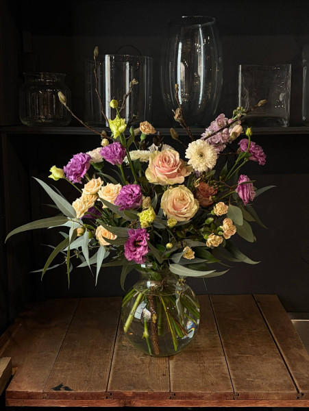 Букет в кремово-лиловой гамме фото 1 &mdash; Городской букет