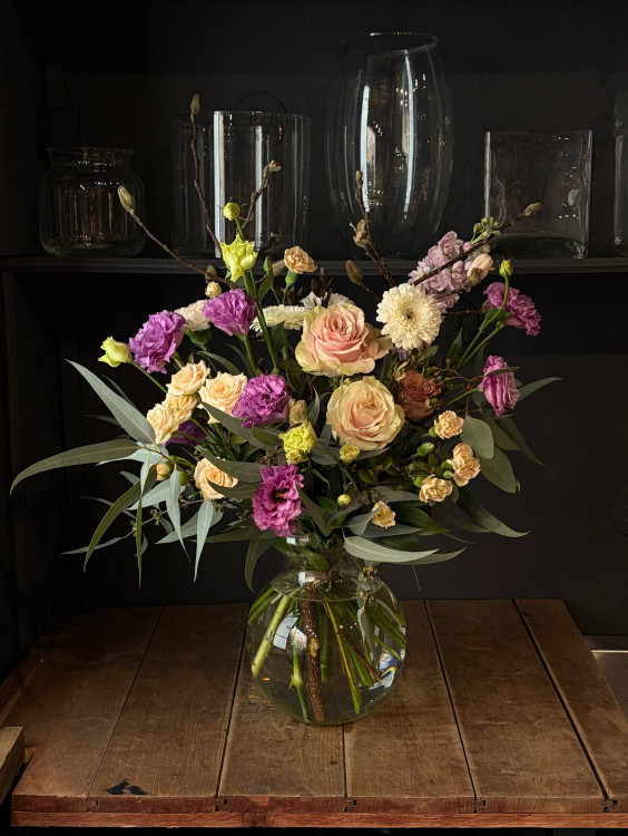 Букет в кремово-лиловой гамме &mdash; Городской букет