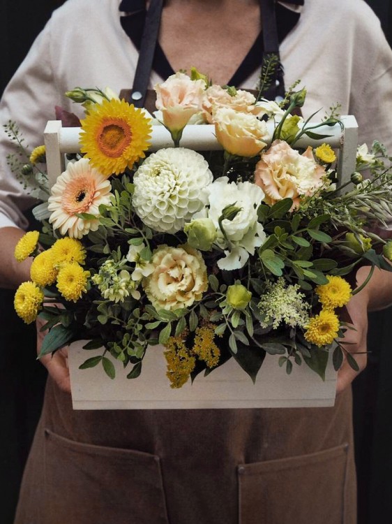 Цветочный ящик «Луи» с белой тыковкой — Городской букет