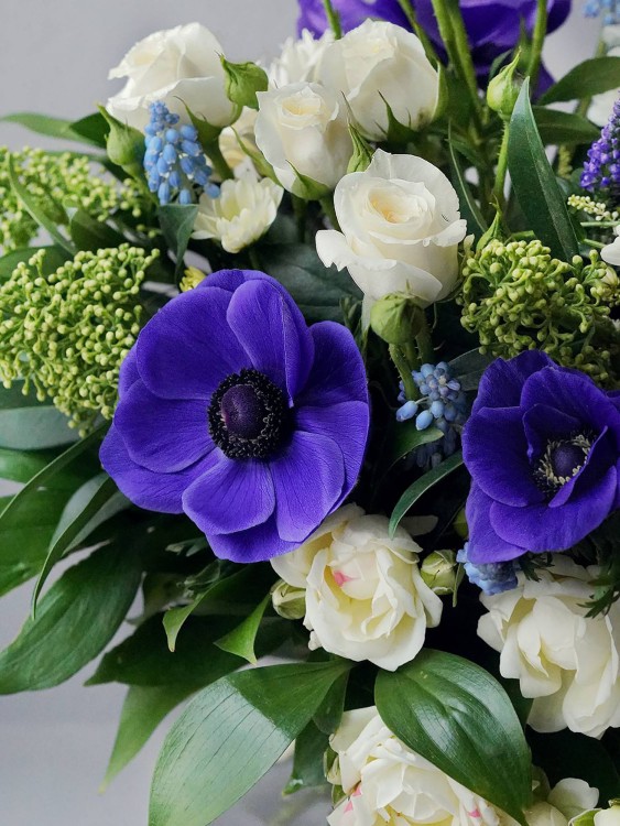 Букет «Ирма» с весенними анемонами — Городской букет