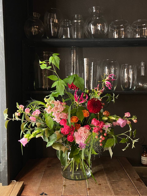 Букет с георгинами «Дикий сад» — Городской букет