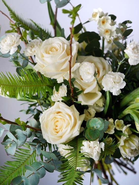 Букет «Лоретта» в освежающей бело-зеленой гамме — Городской букет