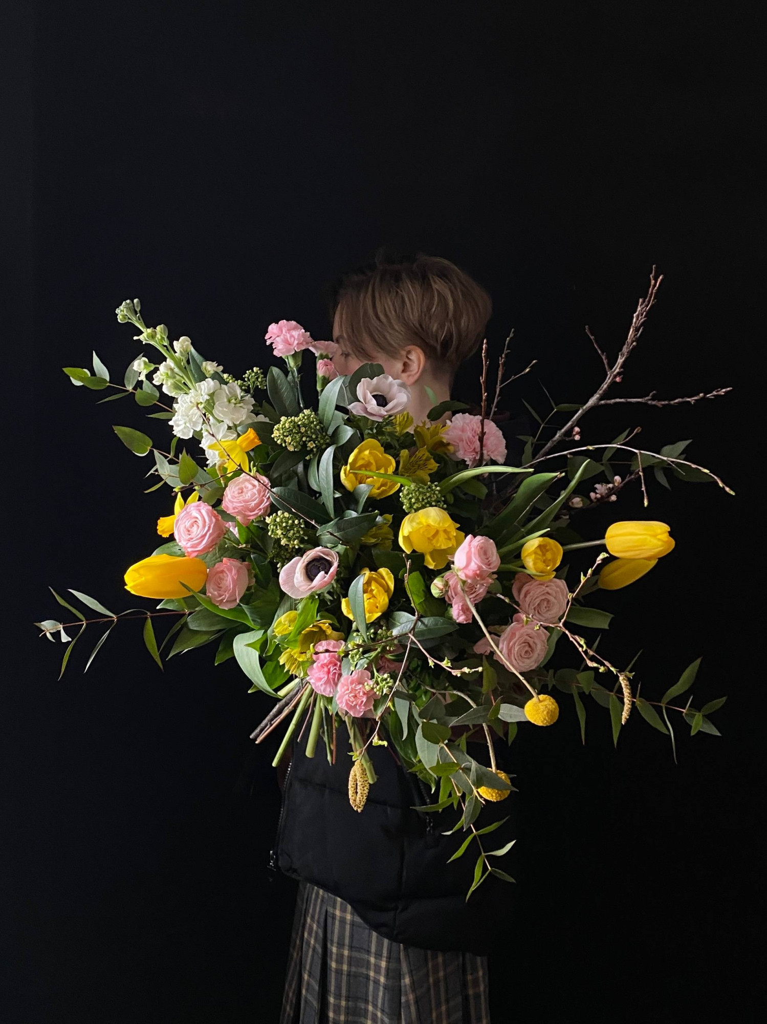 Букет «Жизель» в розово-желтой гамме с весенними цветами  фото 1 &mdash; Городской букет