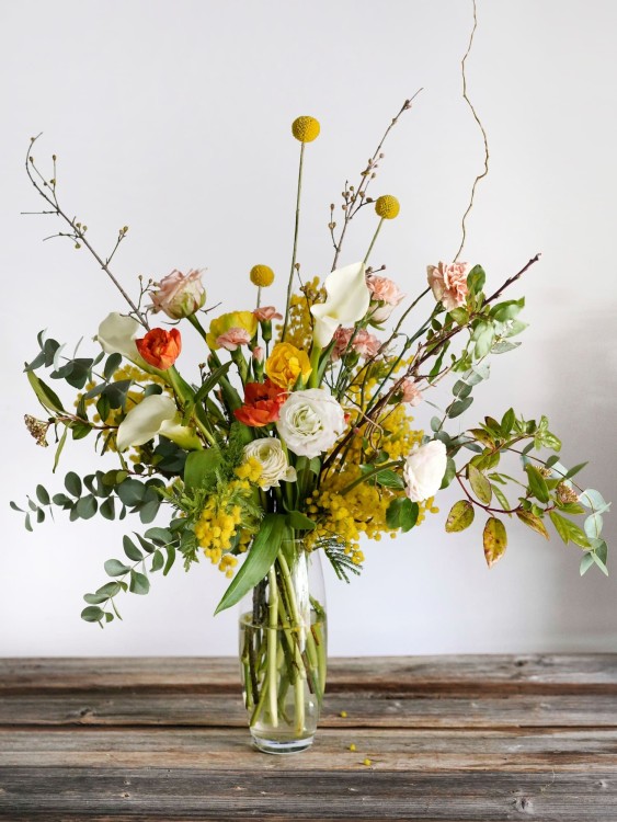 Лучезарный букет «Даная» с солнечными цветами — Городской букет