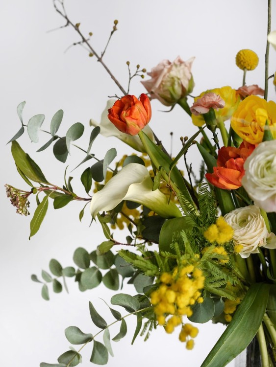 Лучезарный букет «Даная» с солнечными цветами — Городской букет