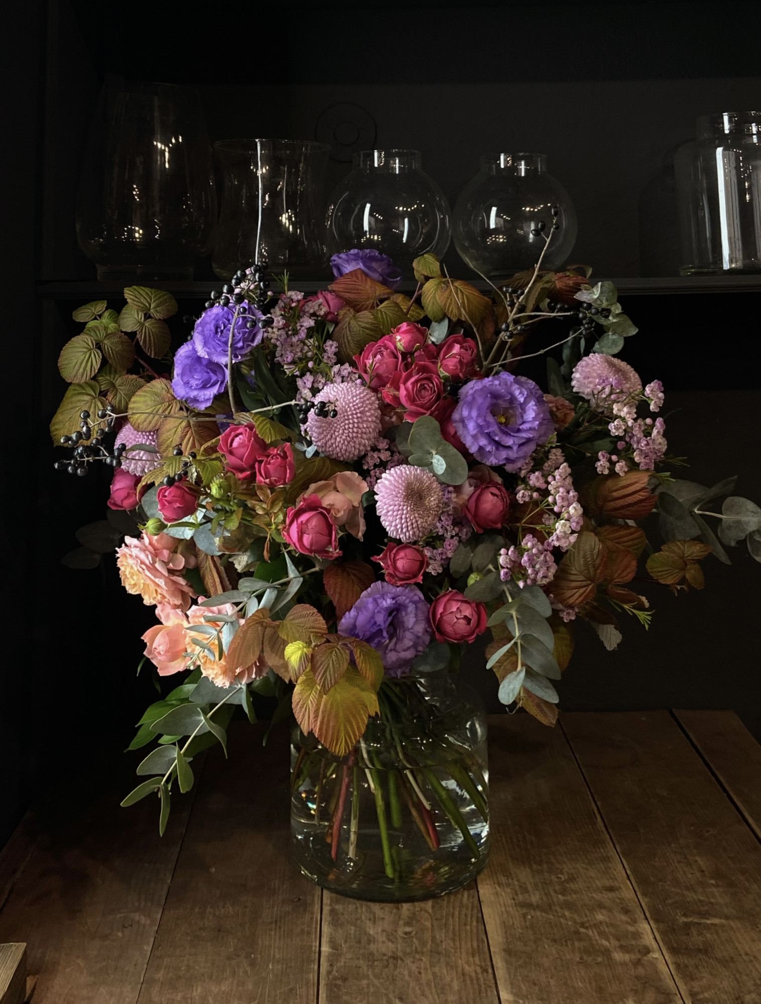 Букет «Сиреневый сад» с эустомой, хризантемой и пионовидными розами  фото 1 — Городской букет