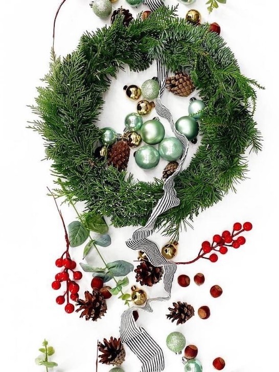 Набор «Рождественский венок» в мятно-коралловой гамме — Городской букет