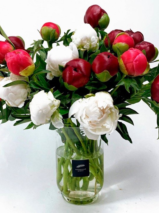 Букет из ассорти пионов — Городской букет