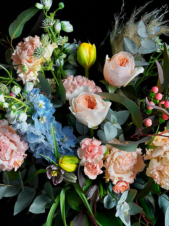 Букет «Нимфа» в очаровательном сочетании розовых и голубых цветов — Городской букет