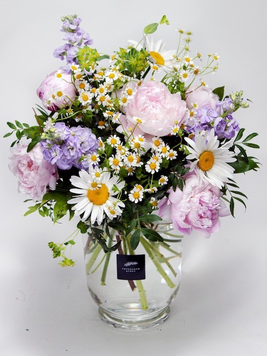 Букет «Лето» с пионами и ромашками — Городской букет