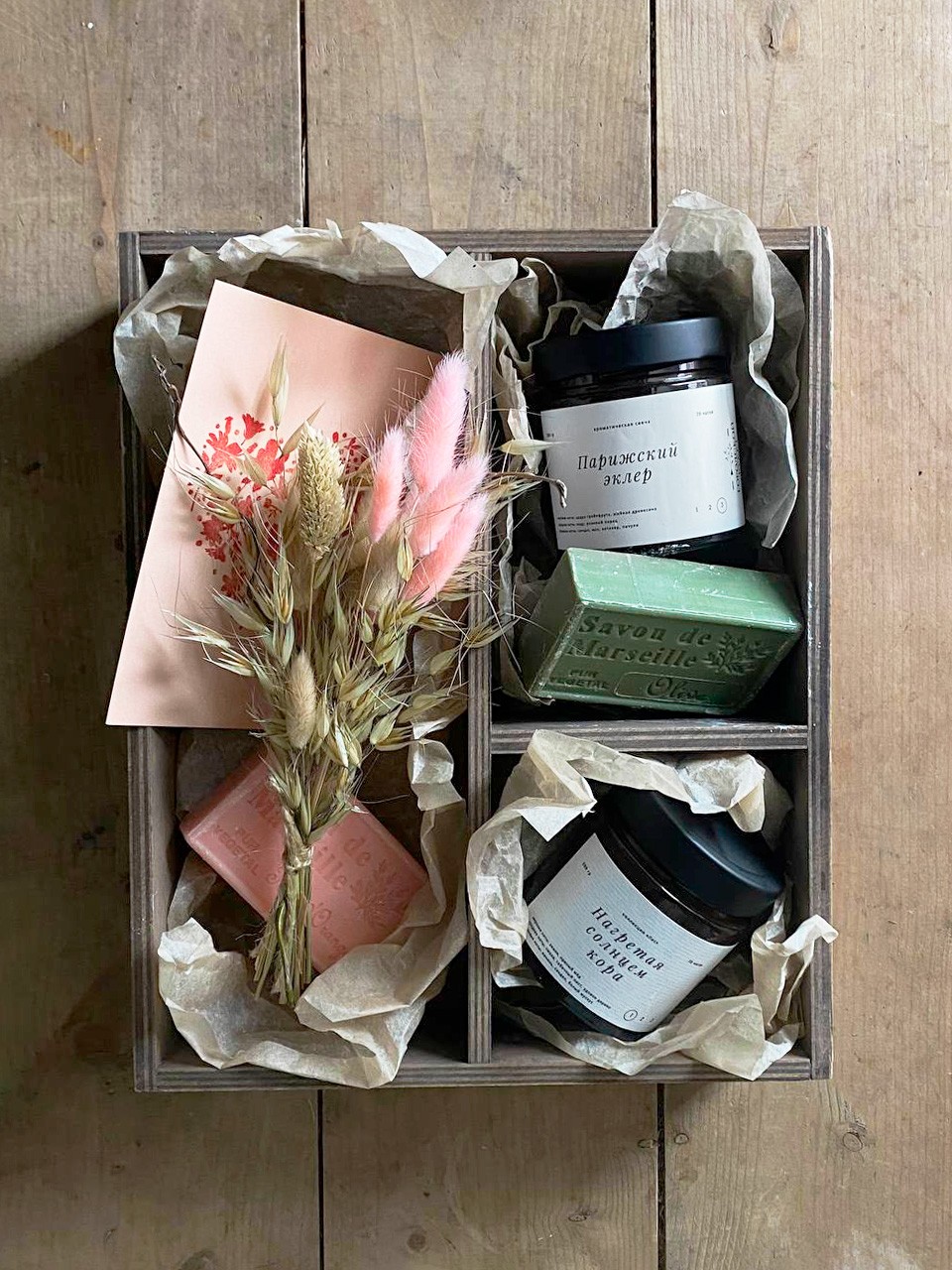 Подарочный набор «Рустик»: свечи, мыло, сухоцветы и открытка фото 1 — Городской букет