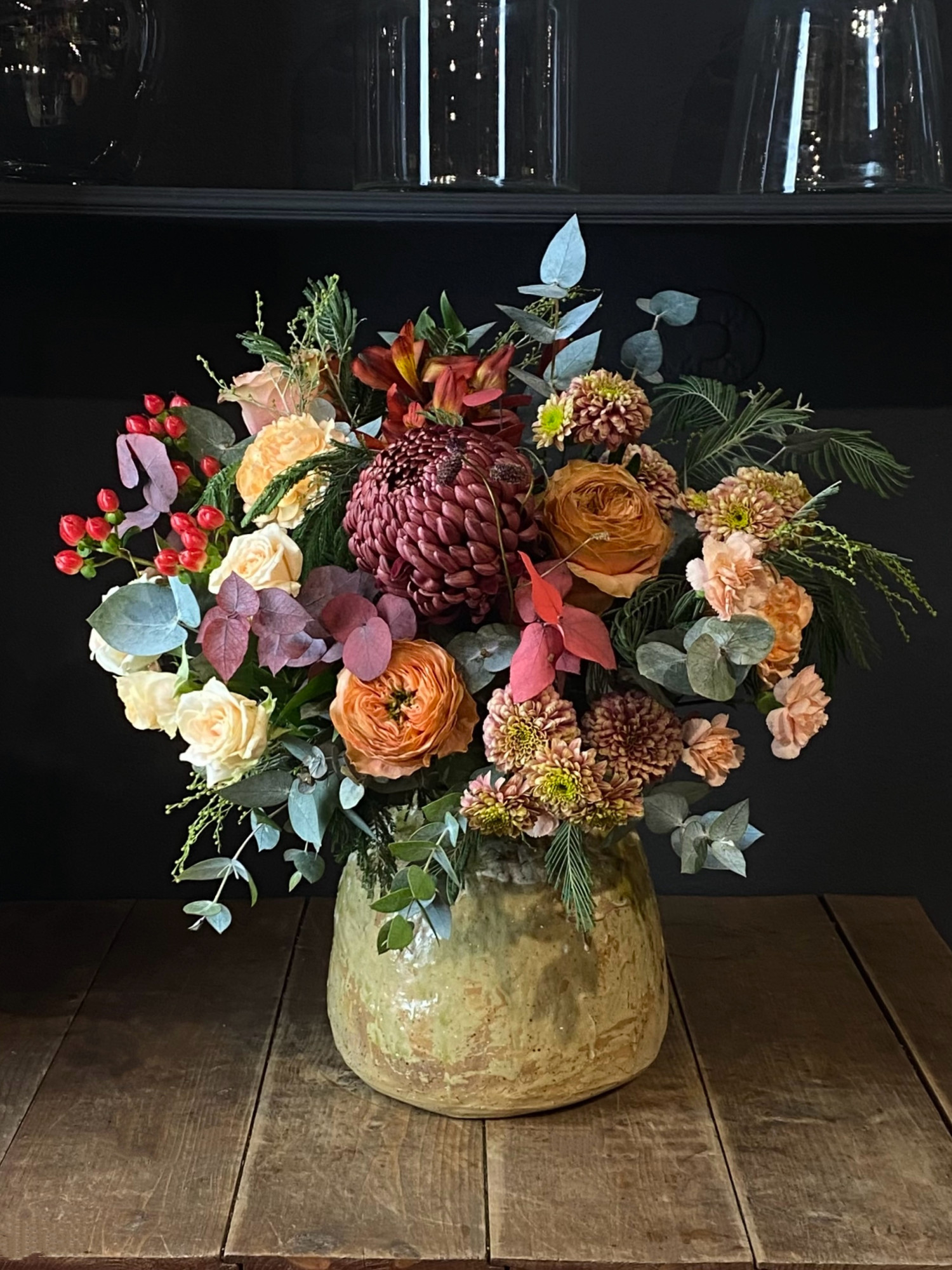 Выразительный букет «В объятиях радости» фото 1 — Городской букет