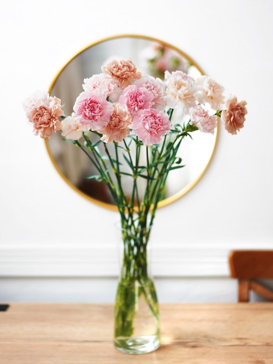 Нежное ассорти гвоздик нежно-розовых оттенков — Городской букет