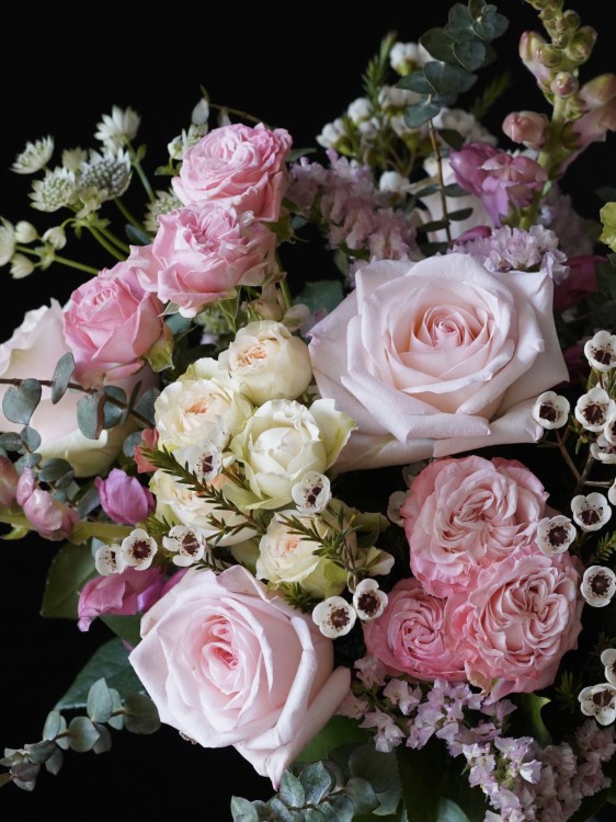 Букет «Акварельная Лу» из нежных роз — Городской букет