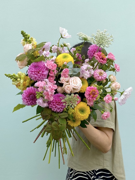 Яркий летний букет «Розовый рассвет» — Городской букет