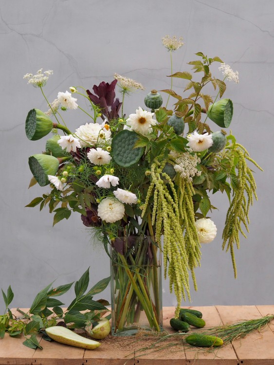 Интерьерная композиция в бело-фисташковой гамме — Городской букет