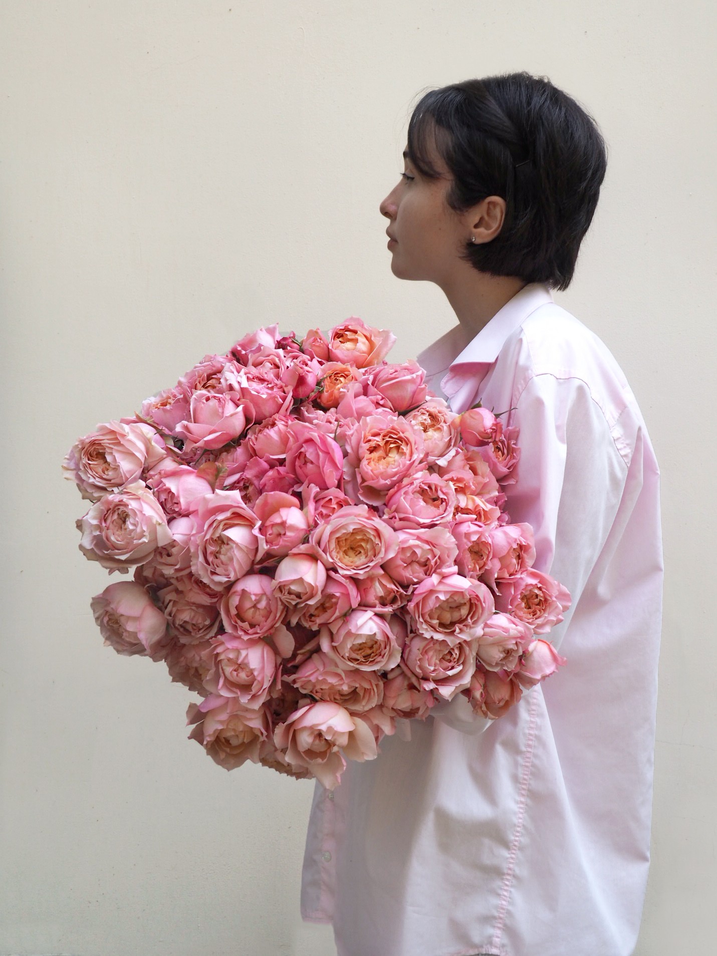 Букет с пионовидной розой сорта Джульетта (на фото 29 веток) фото 1 — Городской букет