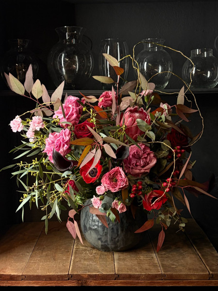 Букет «Вихрь чувств» с алыми анемонами фото 1 &mdash; Городской букет