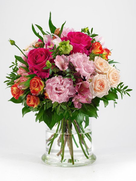 Букет «Сладкий поцелуй» с яркими и нежными розами фото 2 — Городской букет