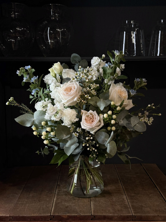 Букет «Лунный свет» с ароматной розой «Вайт О’Хара» &mdash; Городской букет