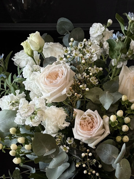 Букет «Лунный свет» с ароматной розой «Вайт О’Хара» фото 2 &mdash; Городской букет