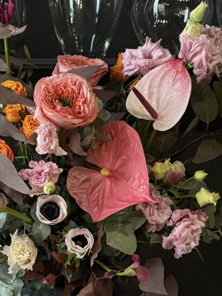 Букет «Влюбленные» с изящными антуриумами фото 2 &mdash; Городской букет