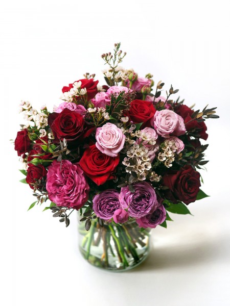 Букет «Беатрисс» с красными и розовыми классическими розами фото 1 — Городской букет
