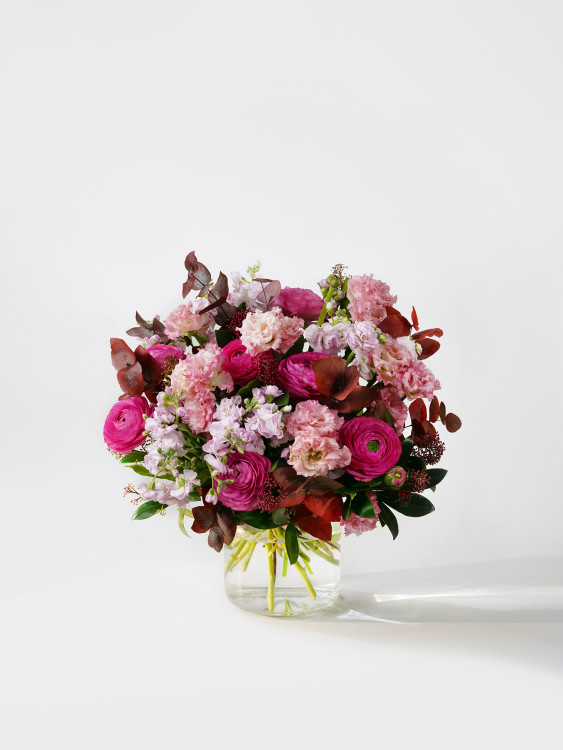 Изысканный букет «Валери» в сладкой ягодной палитре — Городской букет