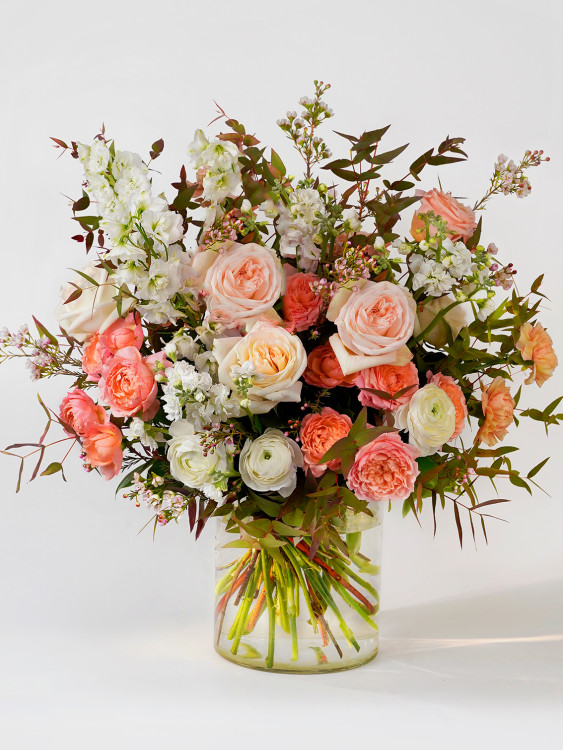 Букет «Дориан» с розовыми и персиковыми розами, от 14000 руб. — Городской букет