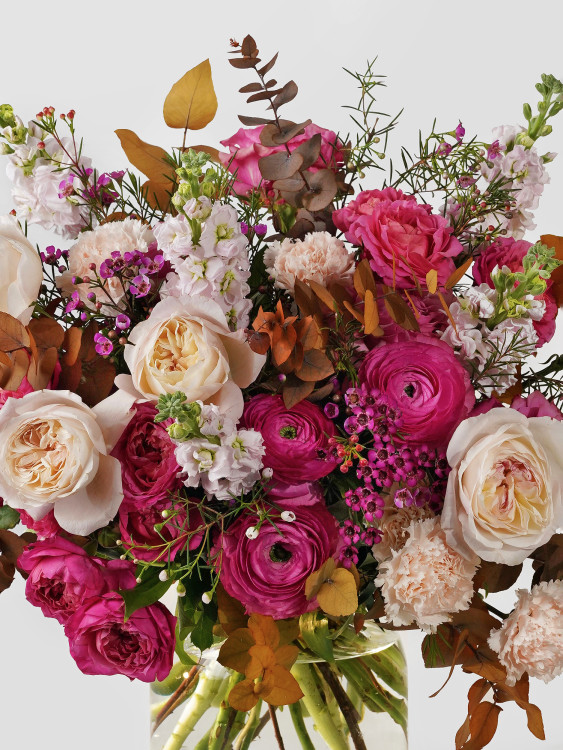 Элегантный букет «Луи» с садовыми розами и ранункулюсами — Городской букет