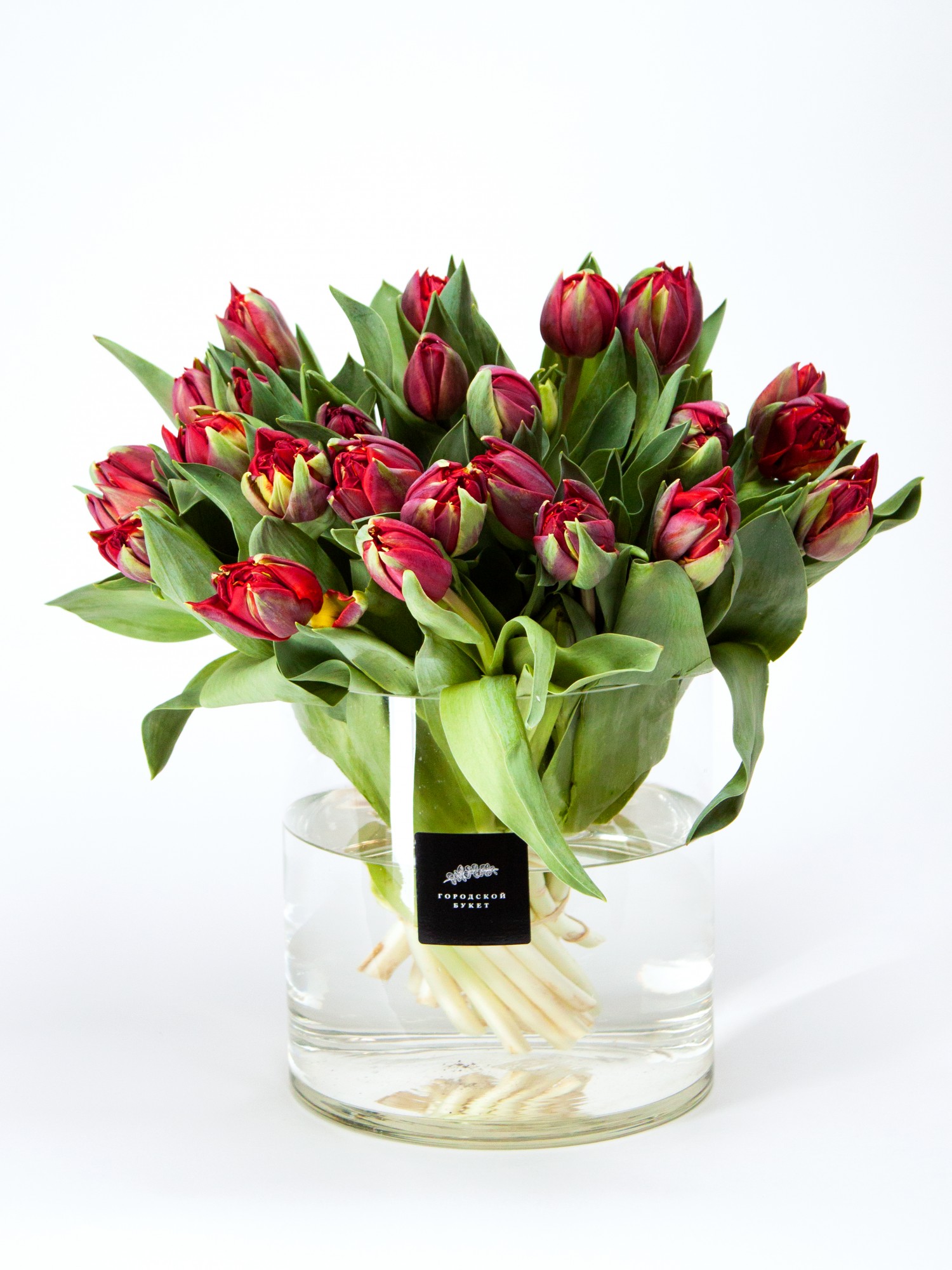 Букет «Лили» с красными пионовидными тюльпанами фото 1 — Городской букет