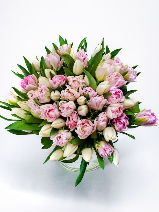 Букет «Воздушный поцелуй» из пионовидных тюльпанов, от 5850 руб. &mdash; Городской букет