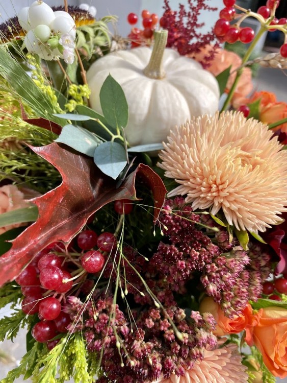 Осенний букет «Ханна» с белой тыквой — Городской букет