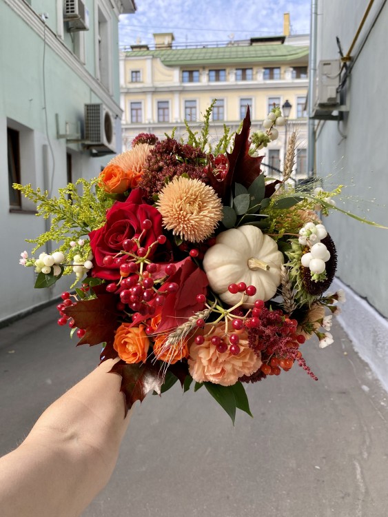 Осенний букет «Ханна» с белой тыквой — Городской букет